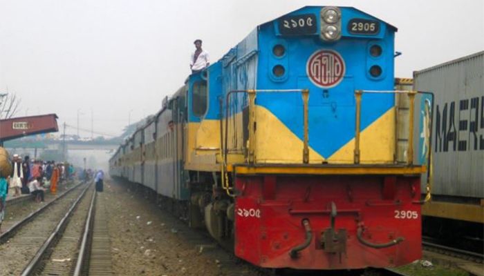 খুলনার সাথে ৭ ঘণ্টা পর ট্রেন চলাচল স্বাভাবিক