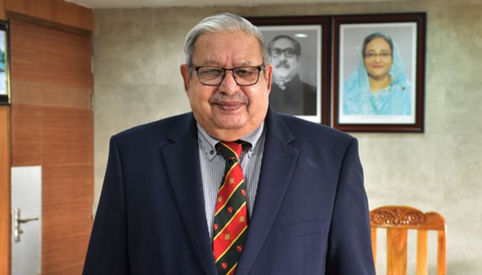 প্রবাসী কল্যাণমন্ত্রী সস্ত্রীক করোনায় আক্রান্ত
