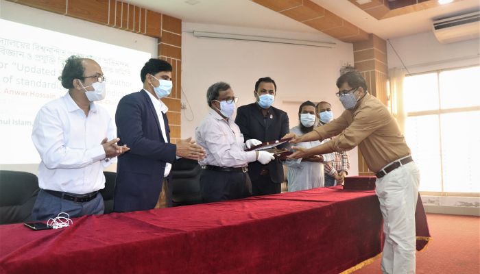 যবিপ্রবির ৪ বিজ্ঞানীকে সম্মাননা প্রদান