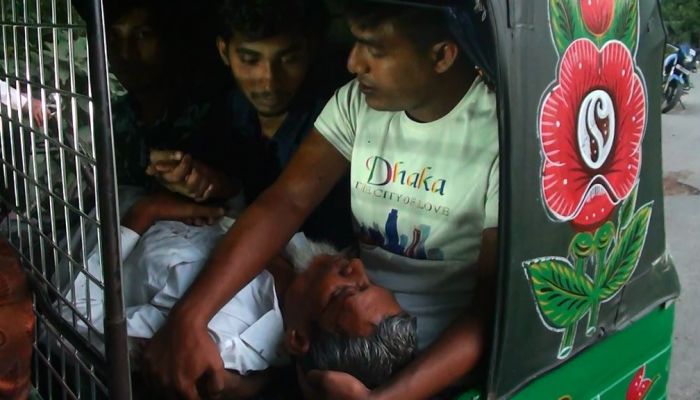 লক্ষ্মীপুরে বখাটেদের হামলায় বৃদ্ধসহ আহত ৪