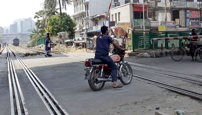 তাড়াহুড়োই কাল হলো দুই মোটরসাইকেল আরোহীর