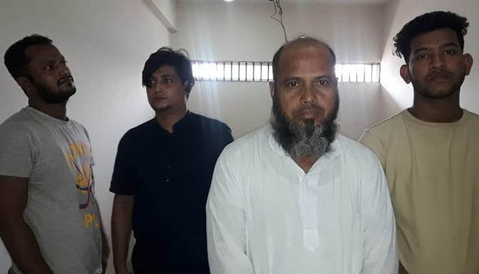 মসজিদে মাইকিং করে পুলিশ সদস্যদের পেটানোর অভিযোগ