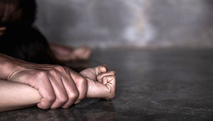 ‘ধর্ষিতার’ বদলে ‘ধর্ষণের শিকার’ লেখার সুপারিশ আইনে