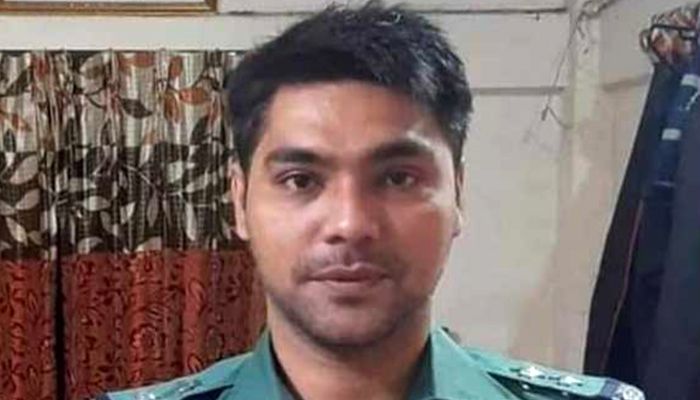 রিমান্ড শেষে কারাগারে এসআই আকবর 