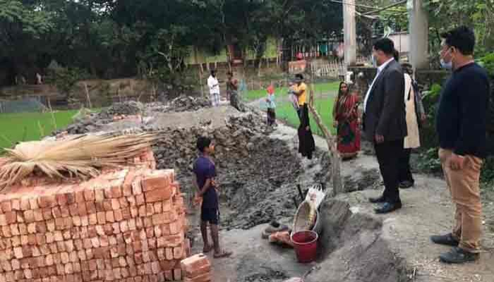 প্রধানমন্ত্রীর দেয়া ঘর পরিদর্শনে ভেদরগঞ্জ ইউএনও
