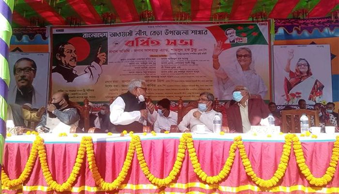 ‘নৌকার বিপক্ষে গেলে সাইজ করে দেবো’