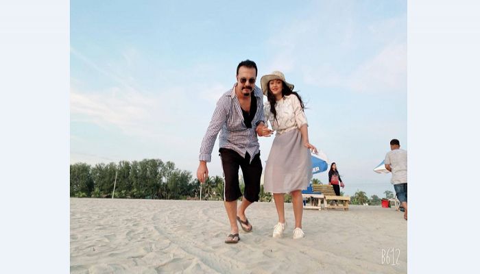 ‘ব্ল্যাক লাইট’ নিয়ে  শাহেদ ও আইরিন