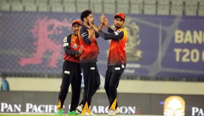 চট্টগ্রামকে হারিয়ে ফাইনালে সাকিবের খুলনা