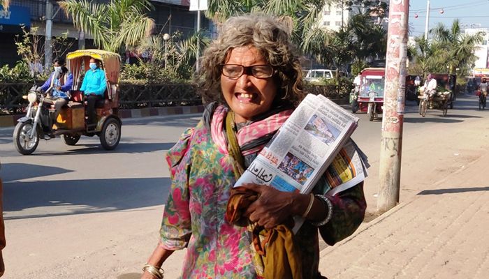 জয়িতা পুরস্কার পেলেন পত্রিকা বিক্রেতা খুকি