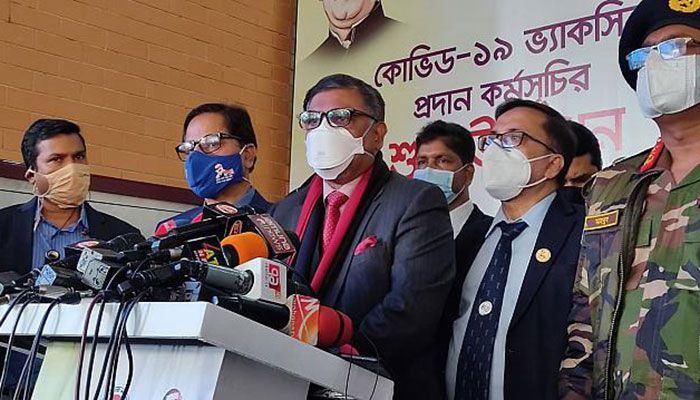  টিকা নেয়া কারও পার্শ্বপ্রতিক্রিয়া দেখিনি: স্বাস্থ্যমন্ত্রী