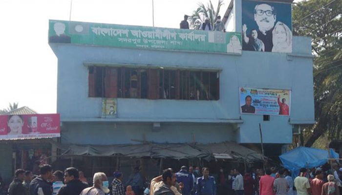 আ.লীগ কার্যালয়ে জাফর-নিক্সনপন্থিদের পাল্টাপাল্টি তালা