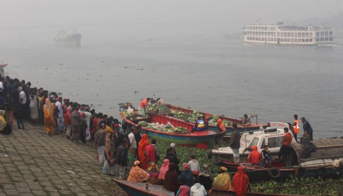 ধলেশ্বরী নদীতে ট্রলার ডুবিতে নিখোঁজ  ১