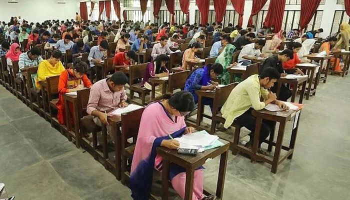 পেছাচ্ছে বিসিএস পরীক্ষা