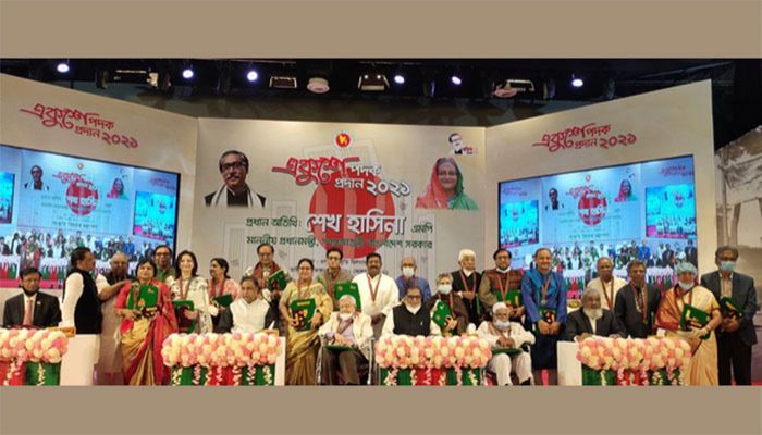 একুশে পদক পেলেন ২১ গুণীজন