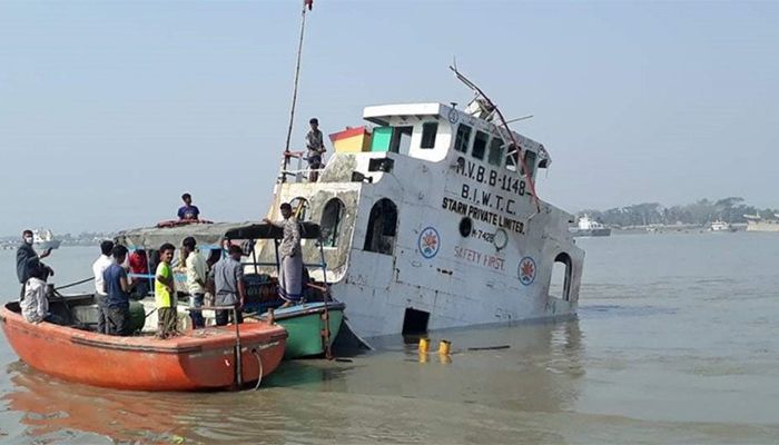 পশুর নদীতে কয়লাবোঝাই কার্গোডুবি