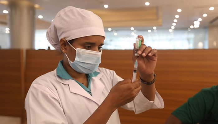 দ্বিতীয় দিনে ৯২ জনের পার্শ্বপ্রতিক্রিয়া