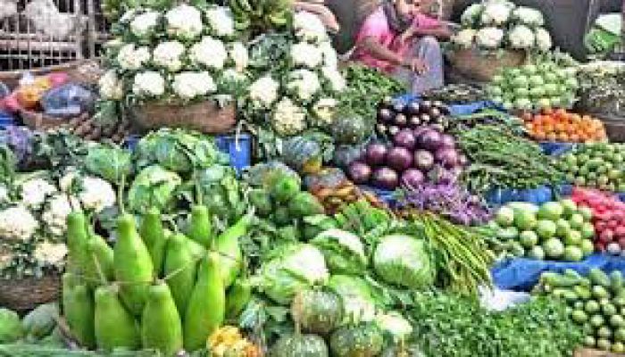 স্বস্তি ফিরেছে পেঁয়াজ-সবজি-ডিমের