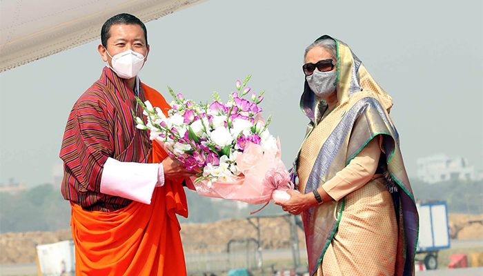 প্রধানমন্ত্রীর সাথে সৌজন্য সাক্ষাতে লোটে শেরিং