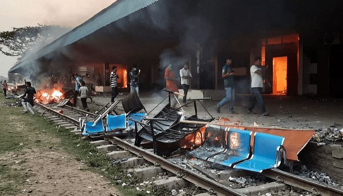 ৮ ঘণ্টা পর ঢাকা-চট্টগ্রাম-সিলেটে ট্রেন চলাচল শুরু