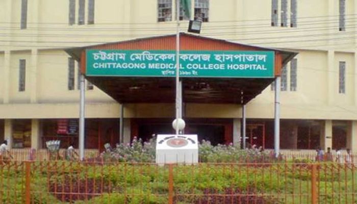 চট্টগ্রামে সড়কে ঝরলো ৩ প্রাণ