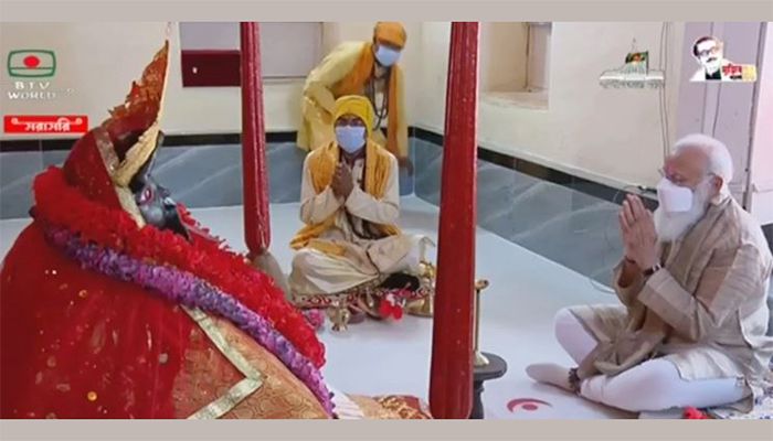 যশোরেশ্বরী মন্দিরে পূজা দিলেন মোদি