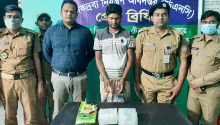 টেকনাফে মাদকসহ যুবক আটক 