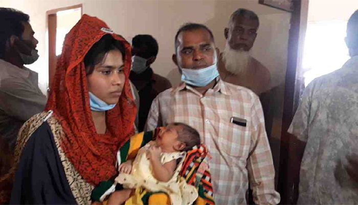 কন্যাসন্তানের জন্ম: বাড়িছাড়া রোকসানার মামলা