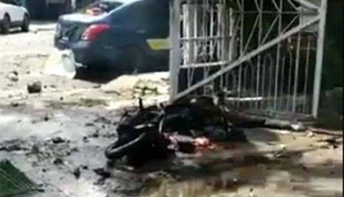 ইন্দোনেশিয়ায় গির্জার বাইরে বিস্ফোরণ