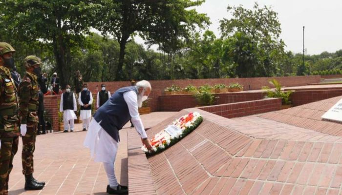 জাতীয় স্মৃতিসৌধে শ্রদ্ধা জানালেন মোদি