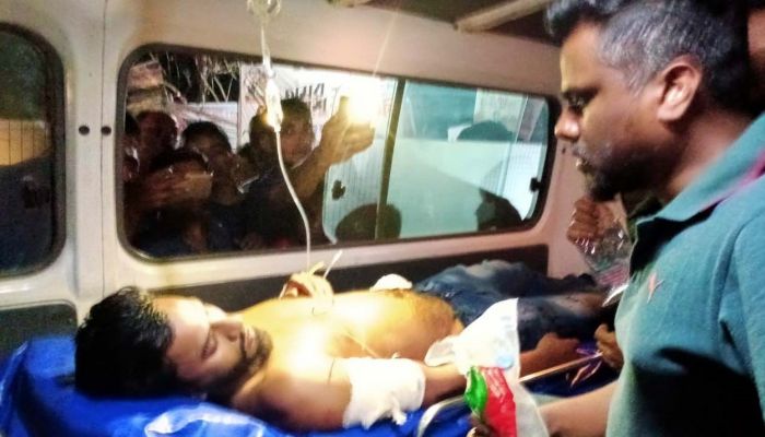 রাজাপুরে স্বতন্ত্র প্রার্থীর নির্বাচনী অফিস ভাঙচুর, আহত ৩
