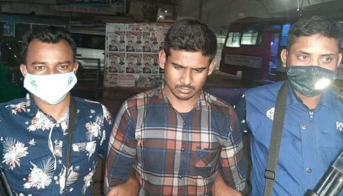 ফেসবুকে মহানবী নিয়ে কটূক্তি করায় যুবক আটক