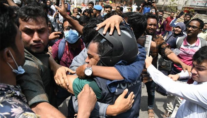 মোদিবিরোধী সমাবেশে সংঘর্ষে আহত ১৭, আটক ৩৪