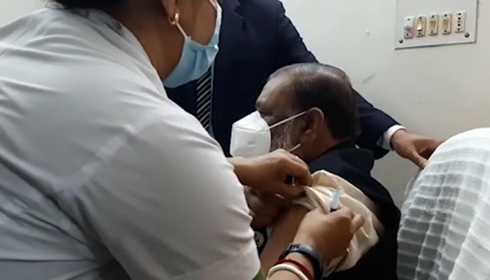 টিকা নিয়েছেন মন্ত্রী, ভুয়া ভিডিও ভাইরাল