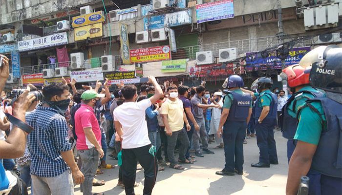 নিউমার্কেটে বিক্ষোভের ঘটনায় মামলা, আসামি ৩ হাজার