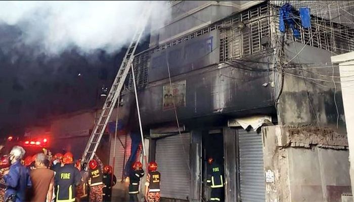 আরমানিটোলায় অগ্নিকাণ্ড : দগ্ধ আরো একজনের মৃত্যু