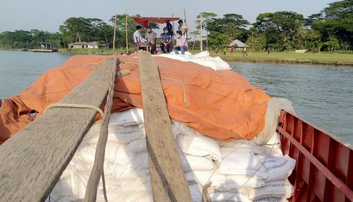 বরিশালে পাচারকালে ১০০০ বস্তা সরকারি চাল জব্দ