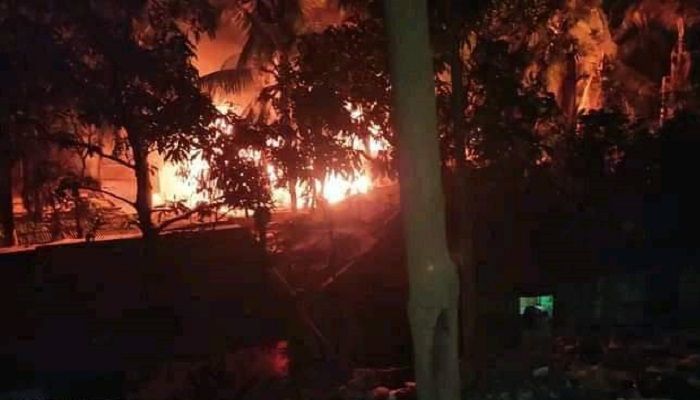 কুতুপালং বাজারে আগুনে ঘুমন্ত তিন রোহিঙ্গা নিহত