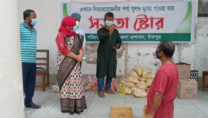 চাঁদপুরে নিম্নআয়ের মানুষের জন্যে ‘সততা স্টোর’