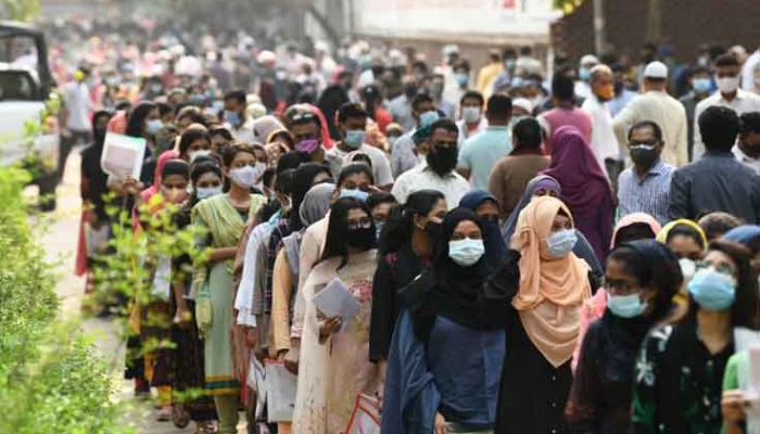 মেডিকেল ভর্তি পরীক্ষা, নেই স্বাস্থ্যবিধির বালাই