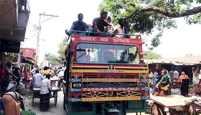 ধান কাটতে এলাকা ছাড়ছেন ২০ হাজার শ্রমিক