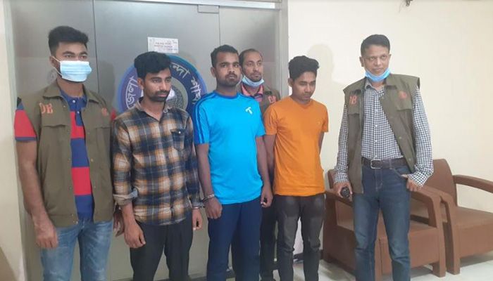নগদ এজেন্টের কোটি টাকা আত্মসাৎ, গ্রেফতার ৩