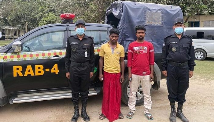 পাথরের ট্রাকে মিলল ২ কেজি হেরোইন