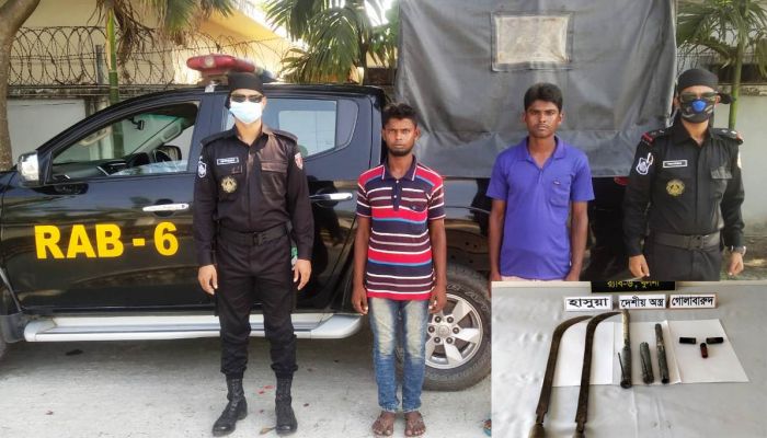 বাগেরহাটে অস্ত্রসহ ২ যুবক আটক