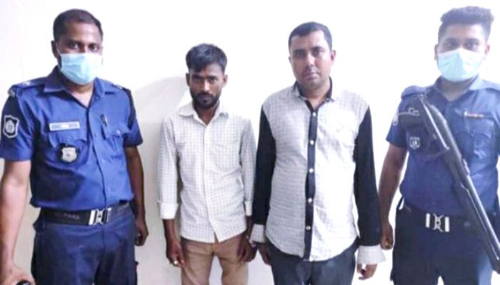 আশুলিয়ায় ইজিবাইক ছিনতাইকালে গ্রেফতার ২