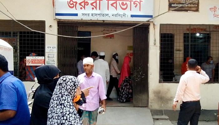 নরসিংদীতে দুগ্রুপের সংঘর্ষ, গুলিবিদ্ধসহ আহত ৪