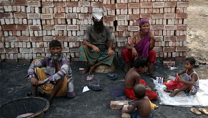 ঋণ আর ক্ষুধার আতঙ্কে দরিদ্ররা