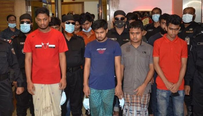 বিটকয়েনে কোটিপতি সুমন, আটক ১২