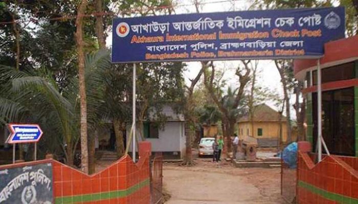 আখাউড়া চেকপোস্ট দিয়ে  ফিরেছেন ৬০০ বাংলাদেশি 