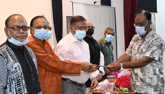 চিকিৎসার জন্য খালেদার বিদেশ যাওয়া বোধগম্য নয়: তথ্যমন্ত্রী
