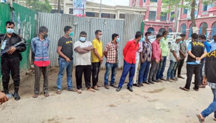 মিটফোর্ড হাসপাতালে র‍্যাবের অভিযান, ২৩ দালাল আটক